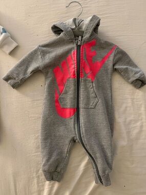 Nike Gray Hooded Baby One-Piece with Pink Logo size 0-3 months